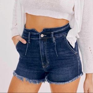 Kan Can High Rise Frayed Hem Zip Fly Shorts